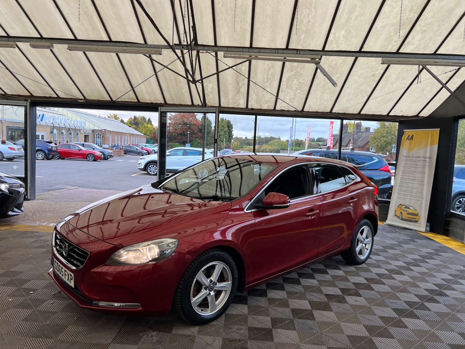 Used Volvo V40 2015 for sale - 76339957: Photo 4