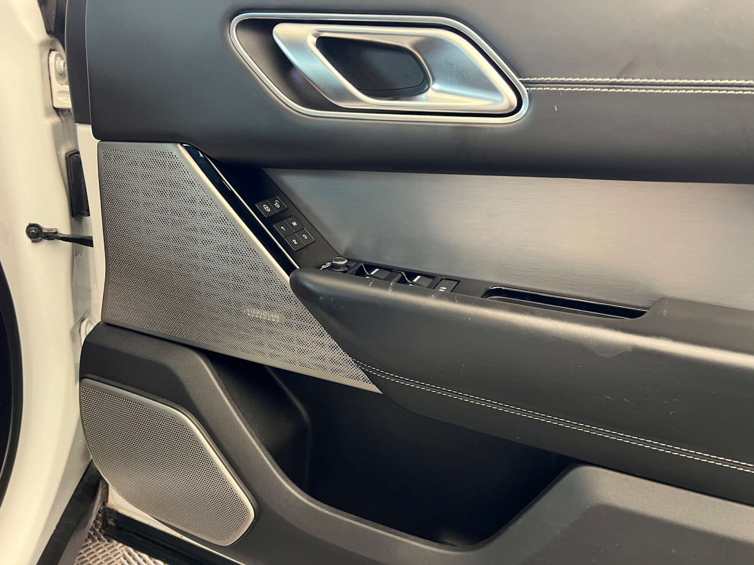 Used Land Rover Range Rover Velar 2018 for sale - 77241070: Photo 10