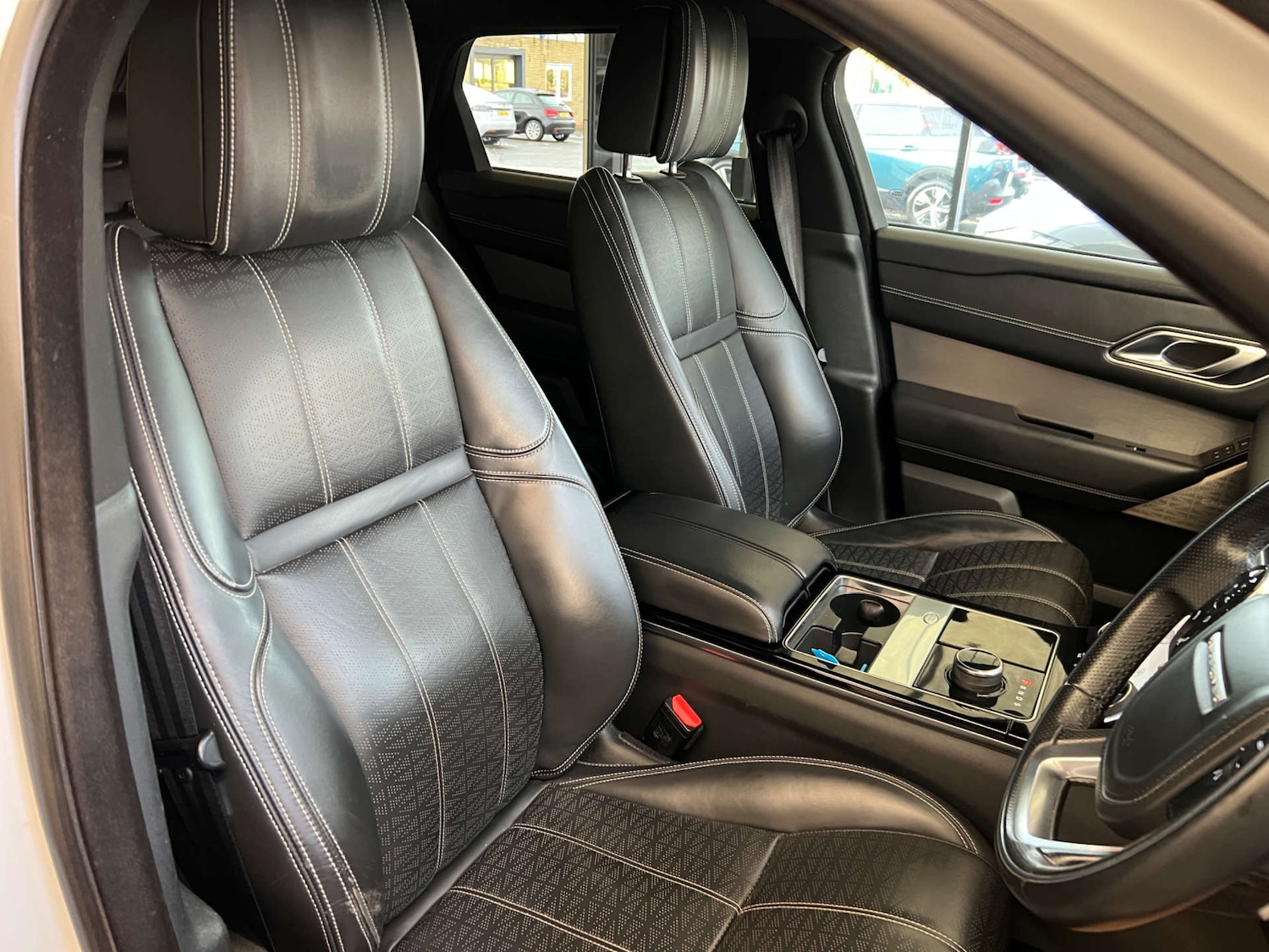 Used Land Rover Range Rover Velar 2018 for sale - 77241070: Photo 11