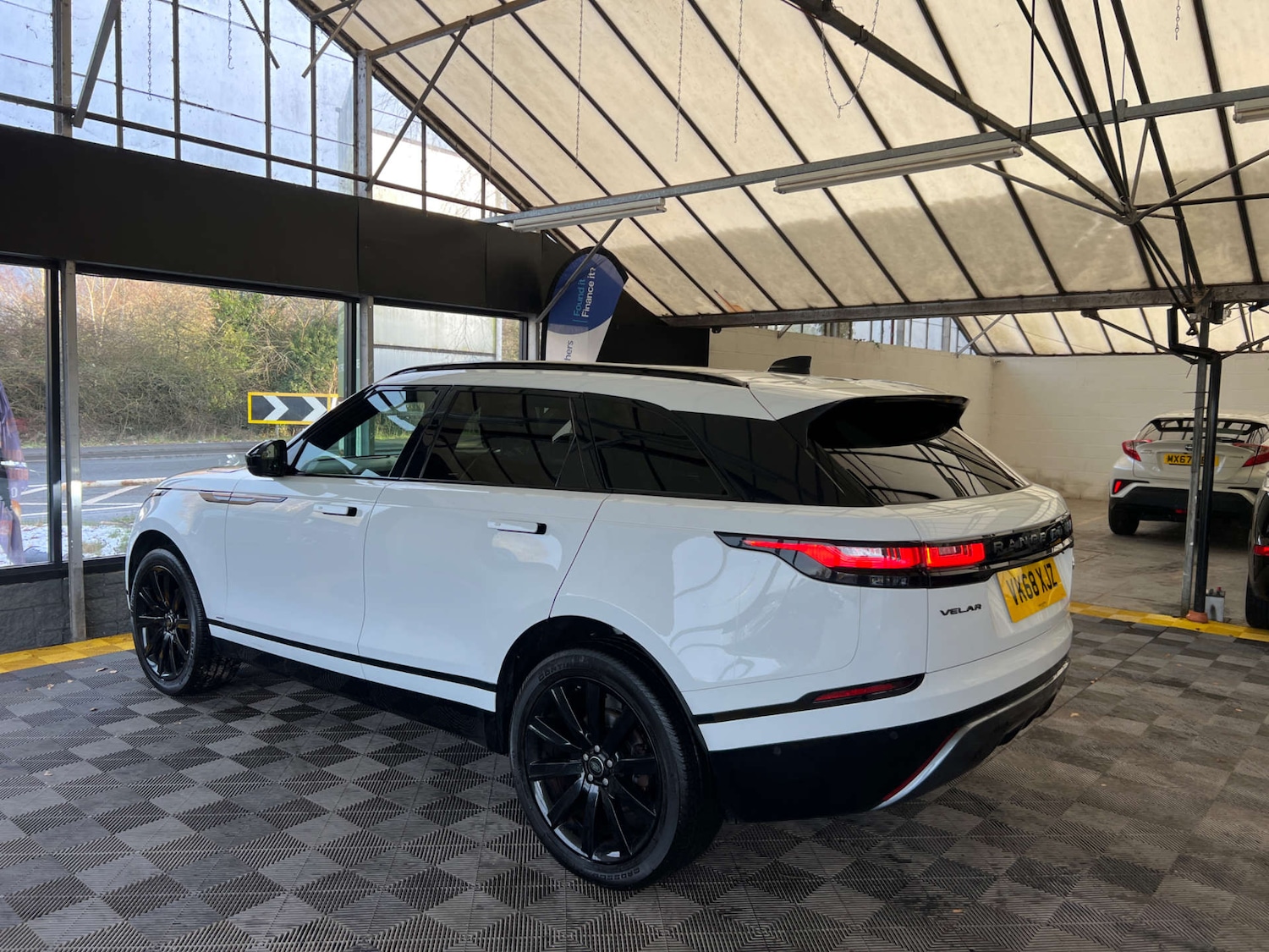 Used Land Rover Range Rover Velar 2018 for sale - 77241070: Photo 5