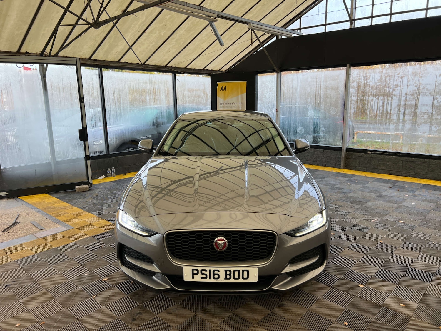 Used Jaguar XE 2020 for sale - 77604040: Photo 2