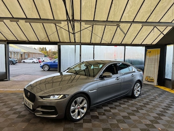 Used Jaguar XE 2020 for sale - 77604040: Photo