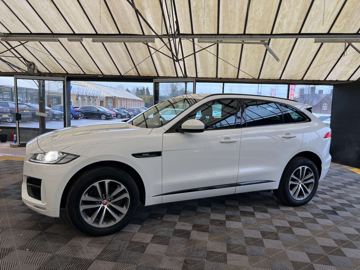 Used Jaguar F-Pace 2020 for sale - 77872461: Photo 5