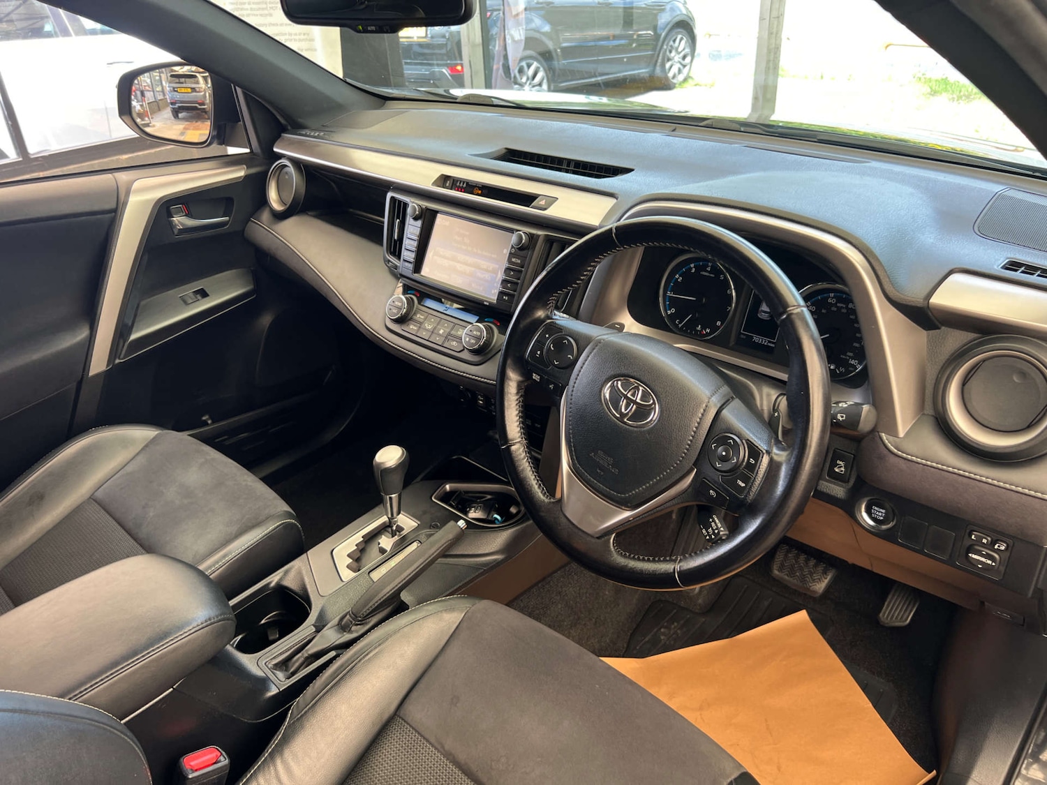 Used Toyota RAV4 2016 for sale - 76352626: Photo 10