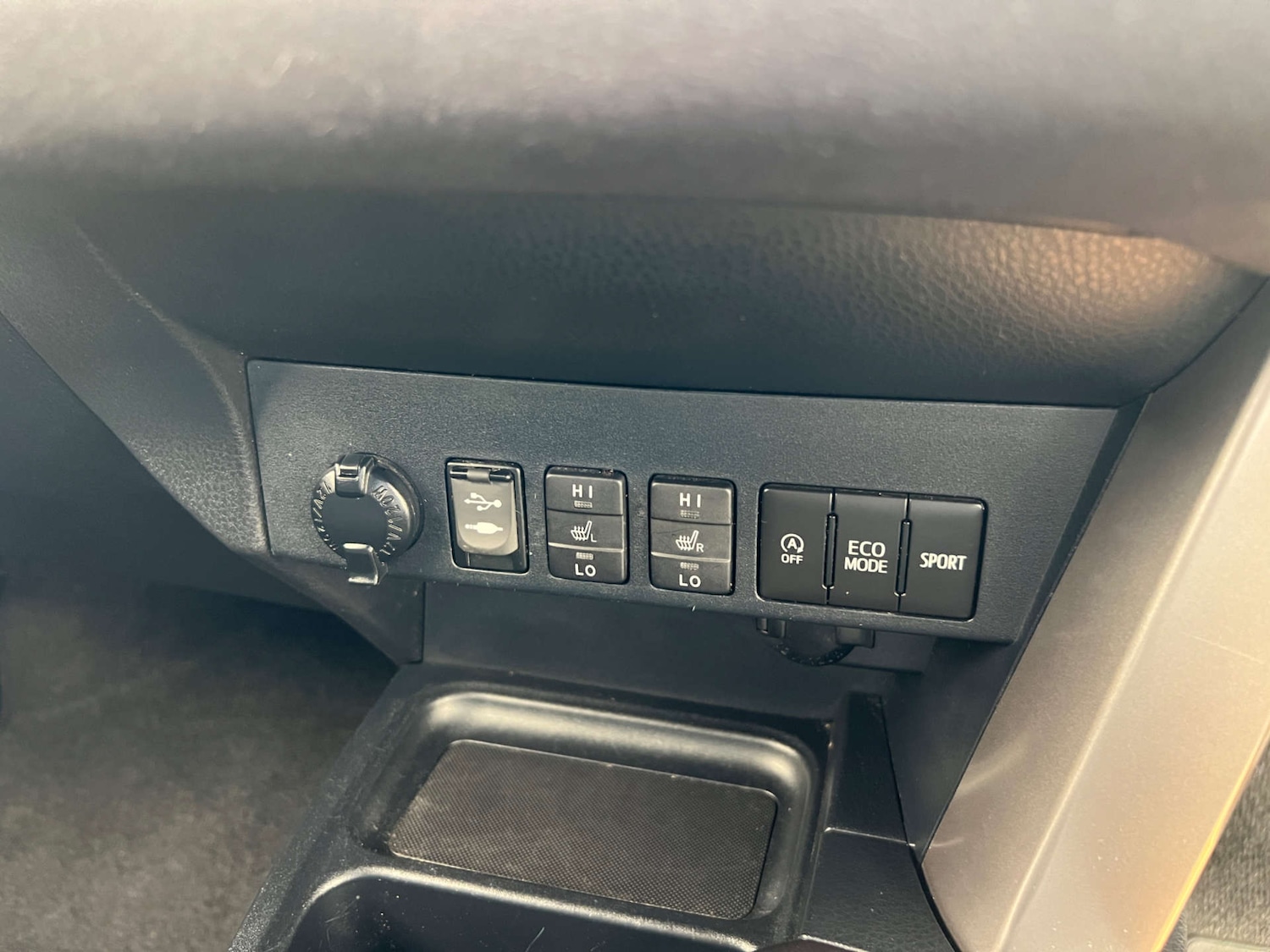 Used Toyota RAV4 2016 for sale - 76352626: Photo 16