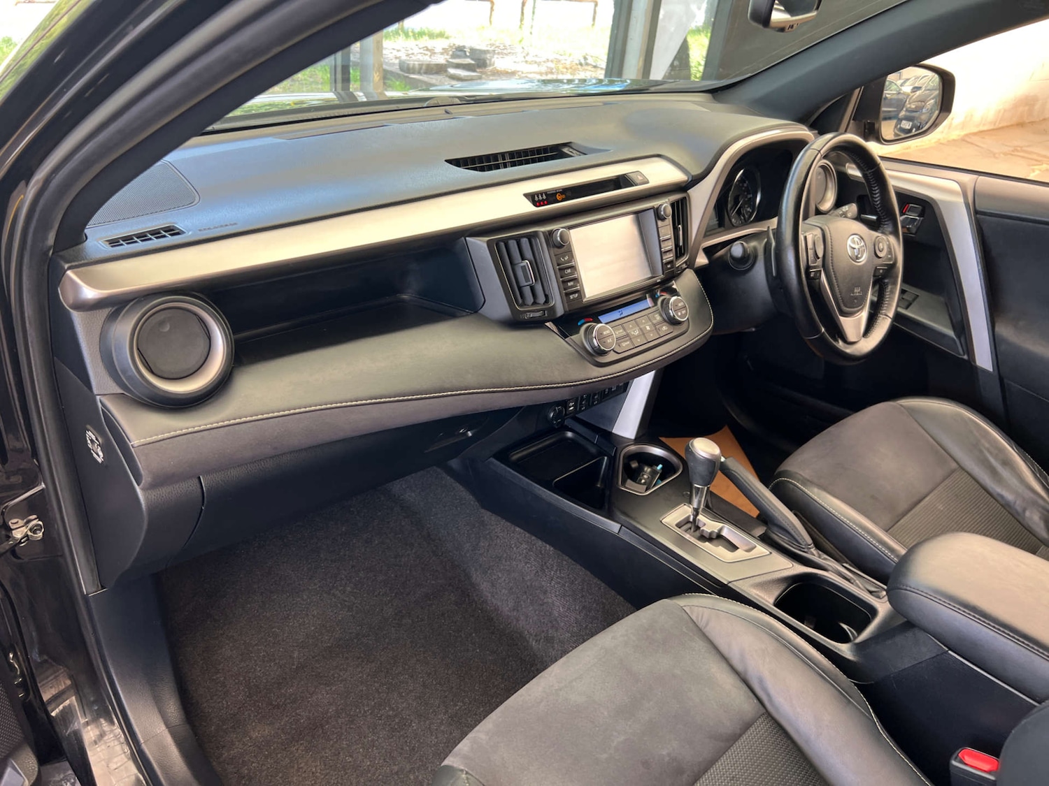 Used Toyota RAV4 2016 for sale - 76352626: Photo 23