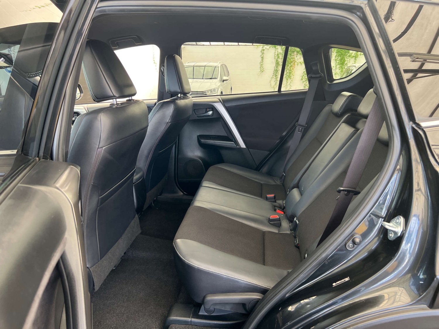 Used Toyota RAV4 2016 for sale - 76352626: Photo 24