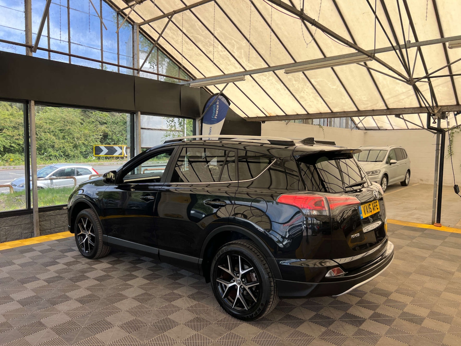 Used Toyota RAV4 2016 for sale - 76352626: Photo 4
