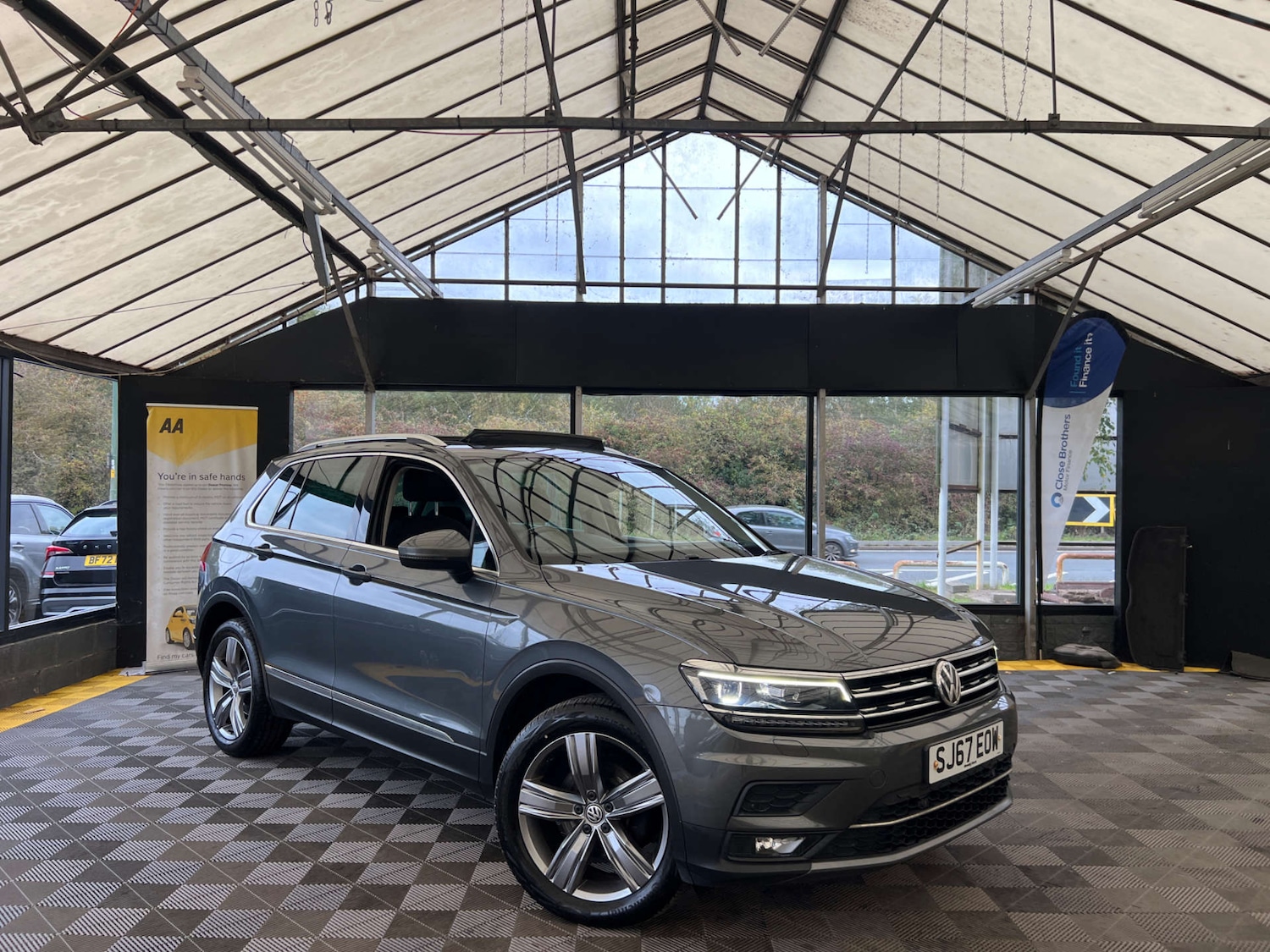 Used Volkswagen Tiguan 2017 for sale - 76601513: Photo 1