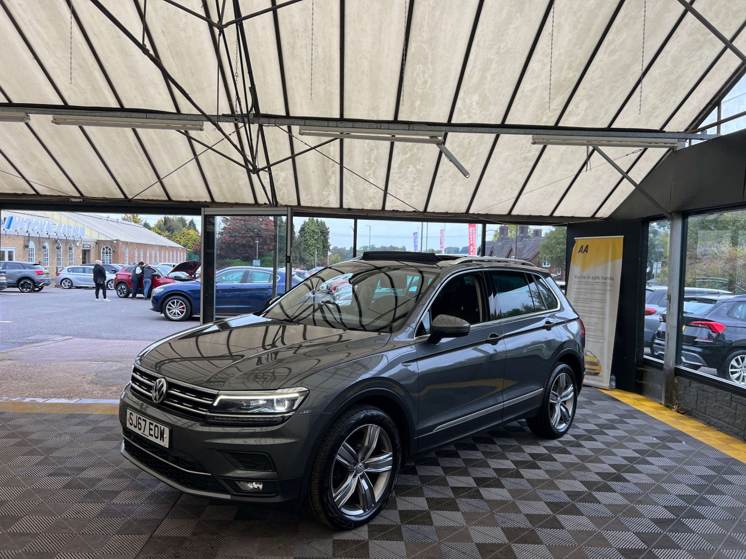 Used Volkswagen Tiguan 2017 for sale - 76601513: Photo 3