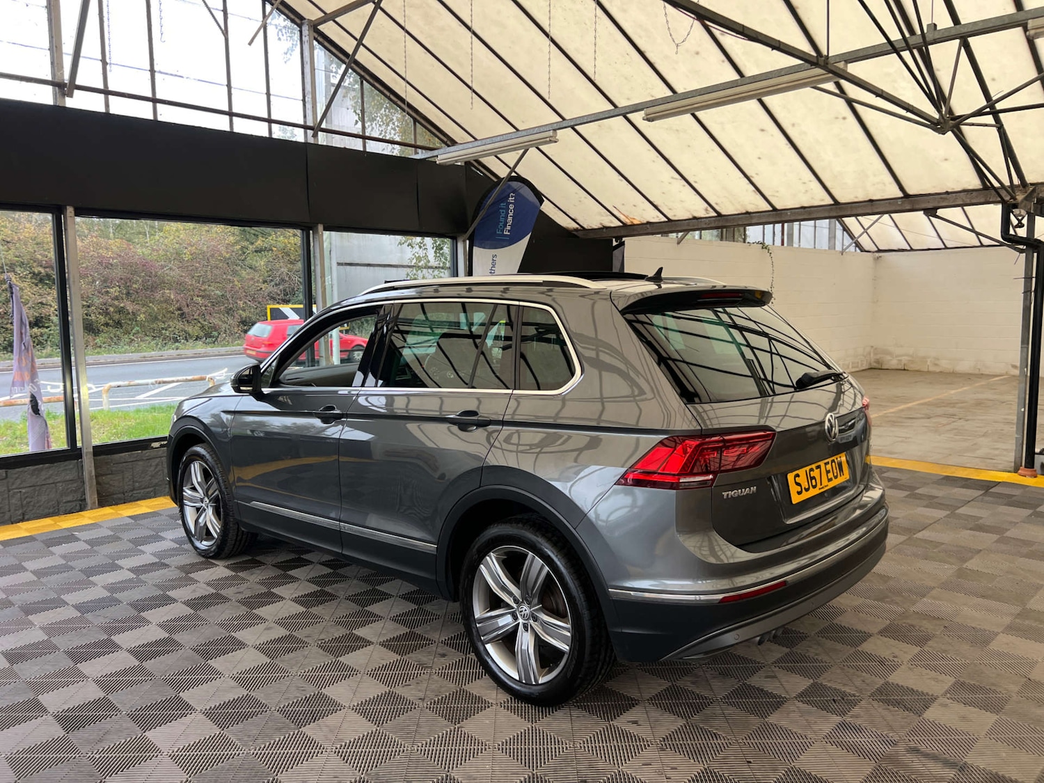 Used Volkswagen Tiguan 2017 for sale - 76601513: Photo 4