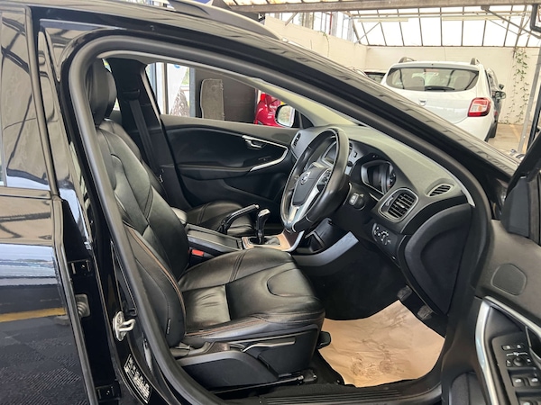 Used Volvo V40 2015 for sale - 76287451: Photo 10