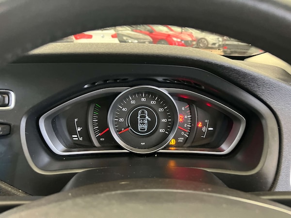 Used Volvo V40 2015 for sale - 76287451: Photo 13