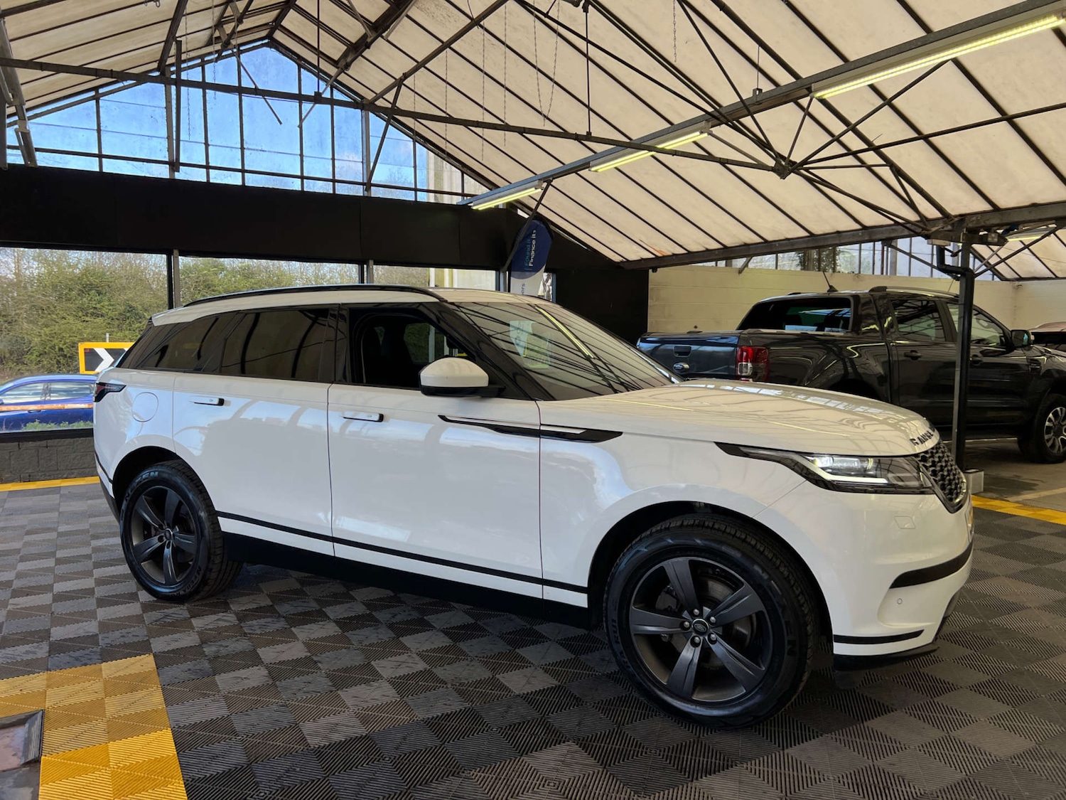 Used Land Rover Range Rover Velar 2018 for sale - 78025297: Photo 3
