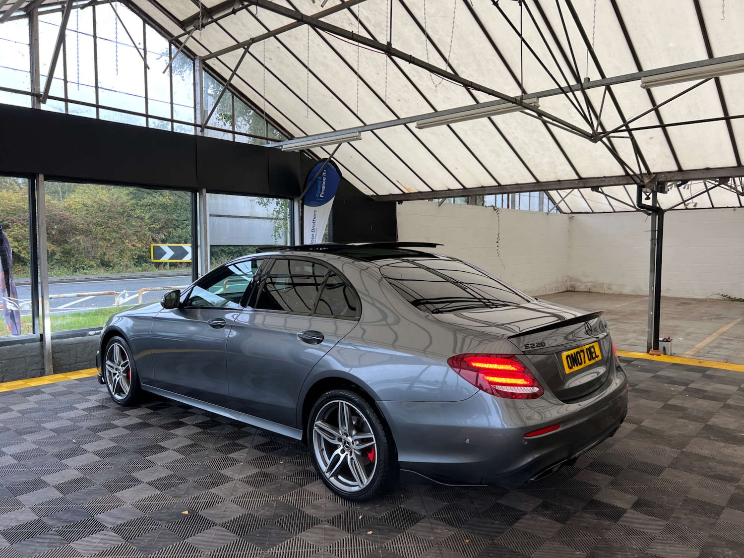 Used Mercedes-Benz E Class 2018 for sale - 76174338: Photo 5