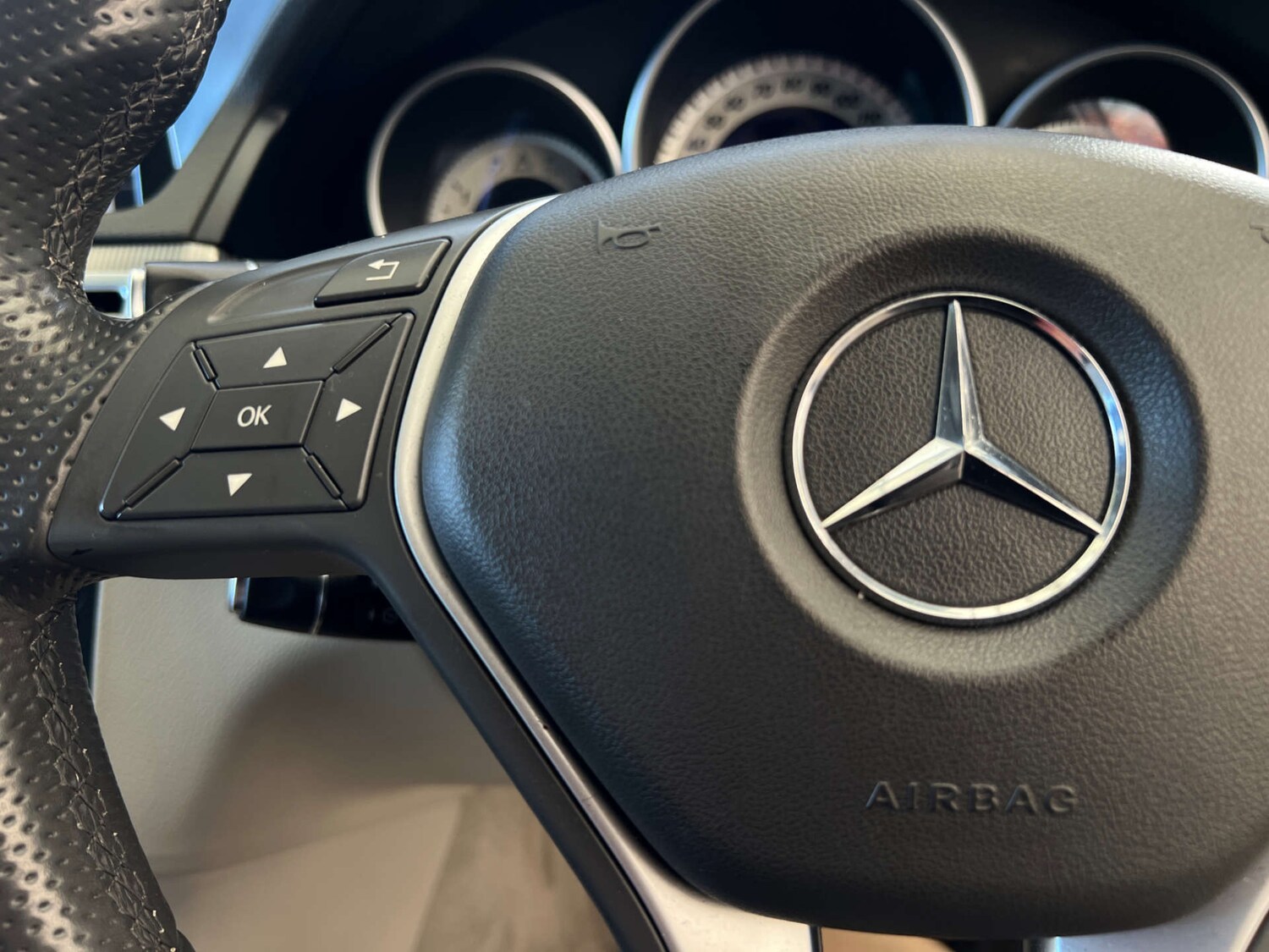 Used Mercedes-Benz E Class 2014 for sale - 77675375: Photo 11