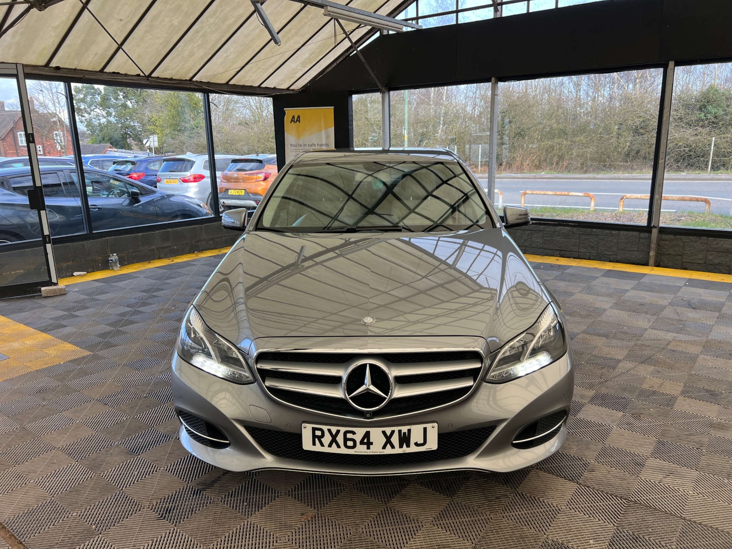 Used Mercedes-Benz E Class 2014 for sale - 77675375: Photo 3