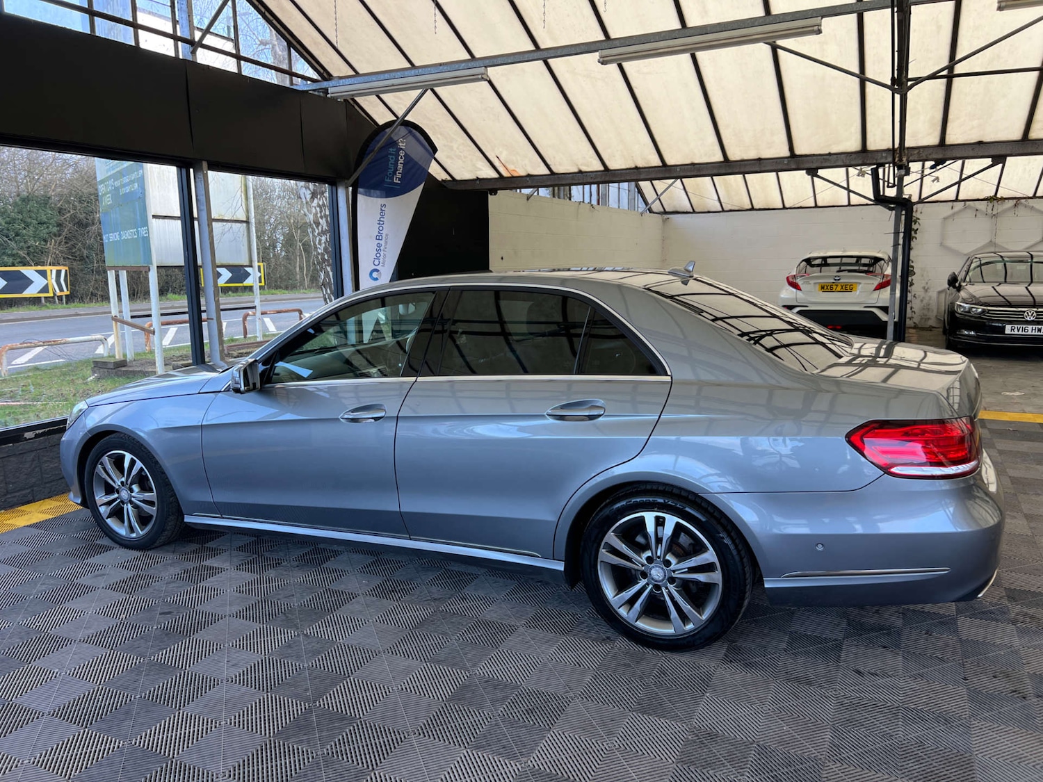 Used Mercedes-Benz E Class 2014 for sale - 77675375: Photo 5