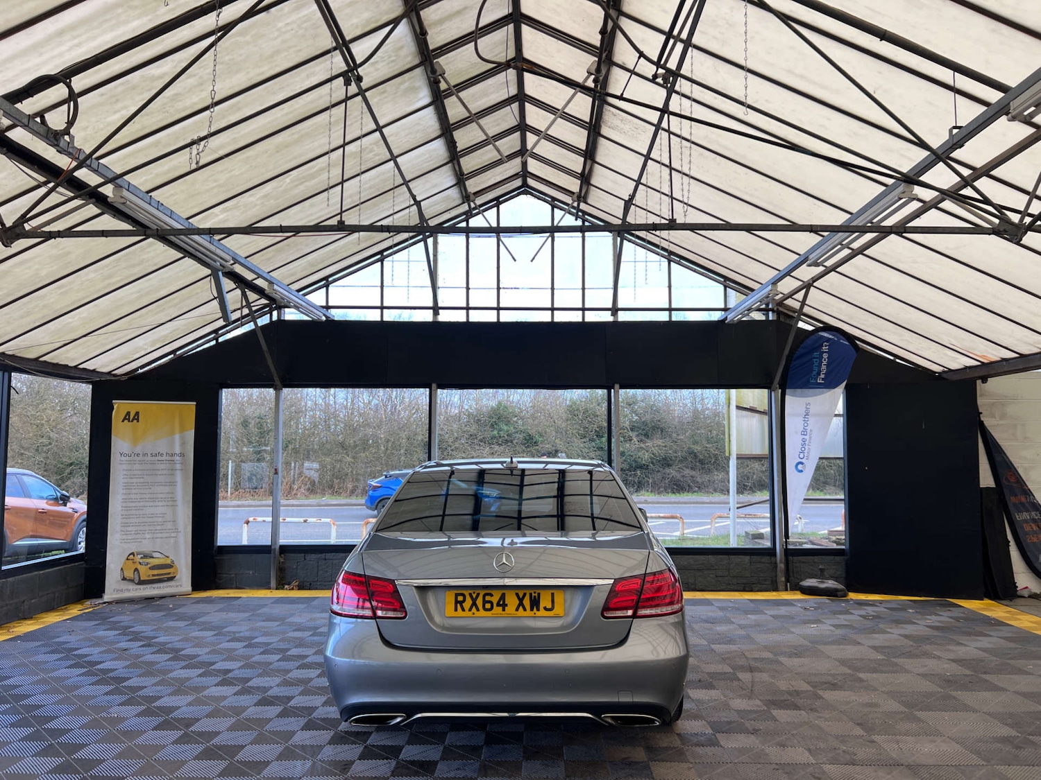 Used Mercedes-Benz E Class 2014 for sale - 77675375: Photo 6