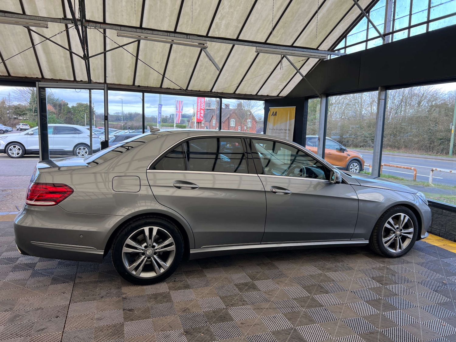 Used Mercedes-Benz E Class 2014 for sale - 77675375: Photo 7