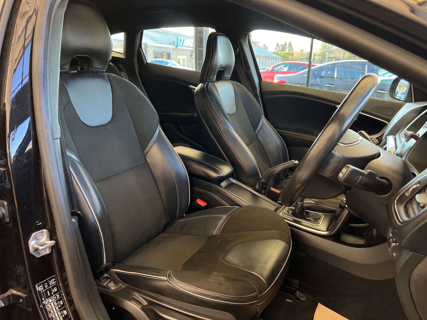 Used Volvo V40 2017 for sale - 77946393: Photo 11