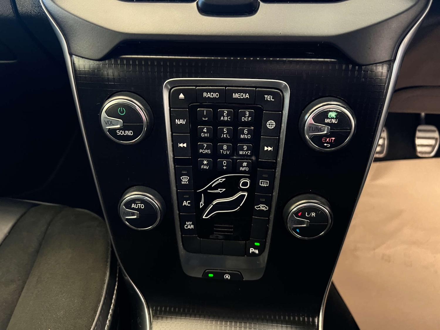 Used Volvo V40 2017 for sale - 77946393: Photo 21