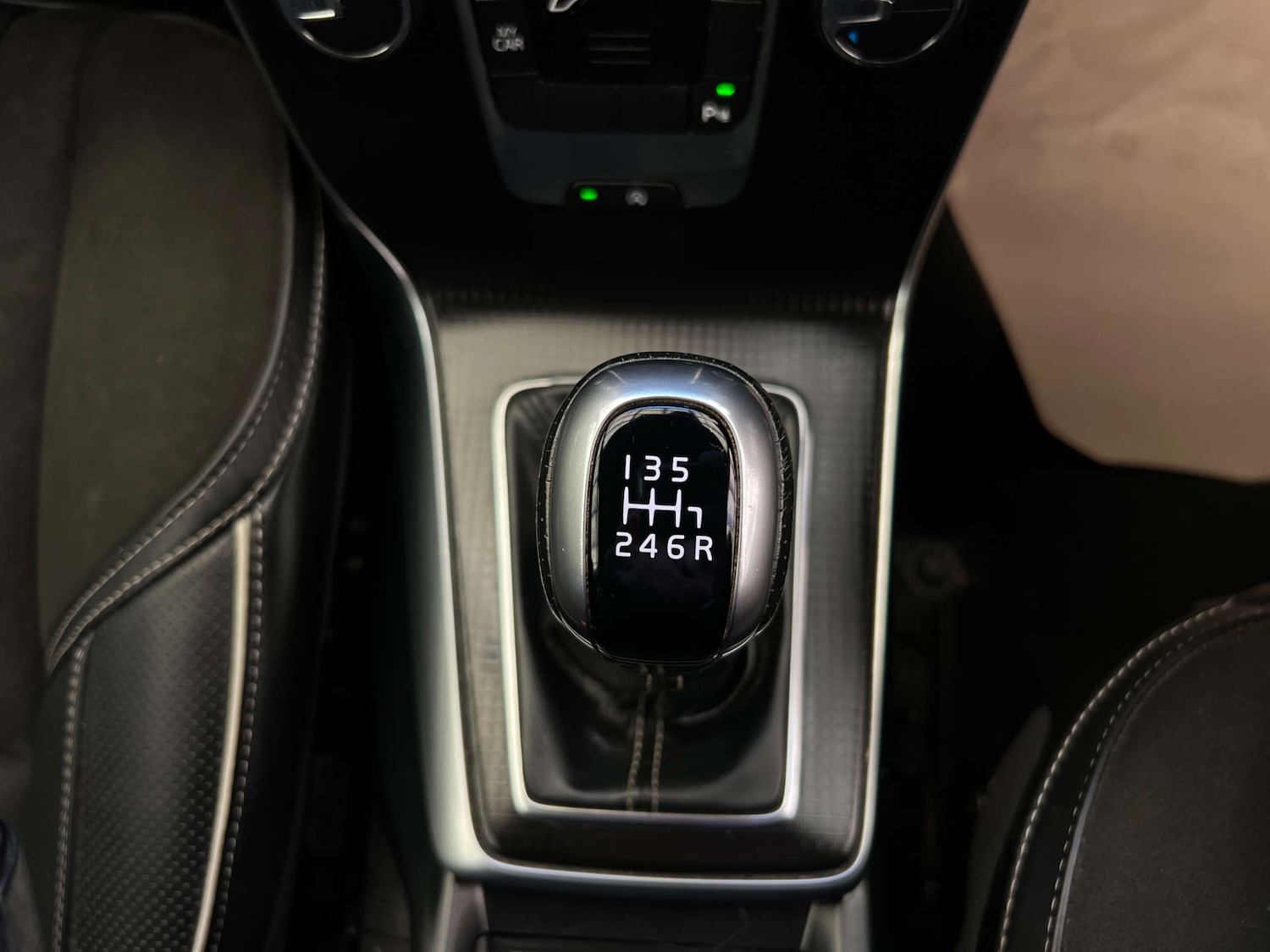 Used Volvo V40 2017 for sale - 77946393: Photo 23