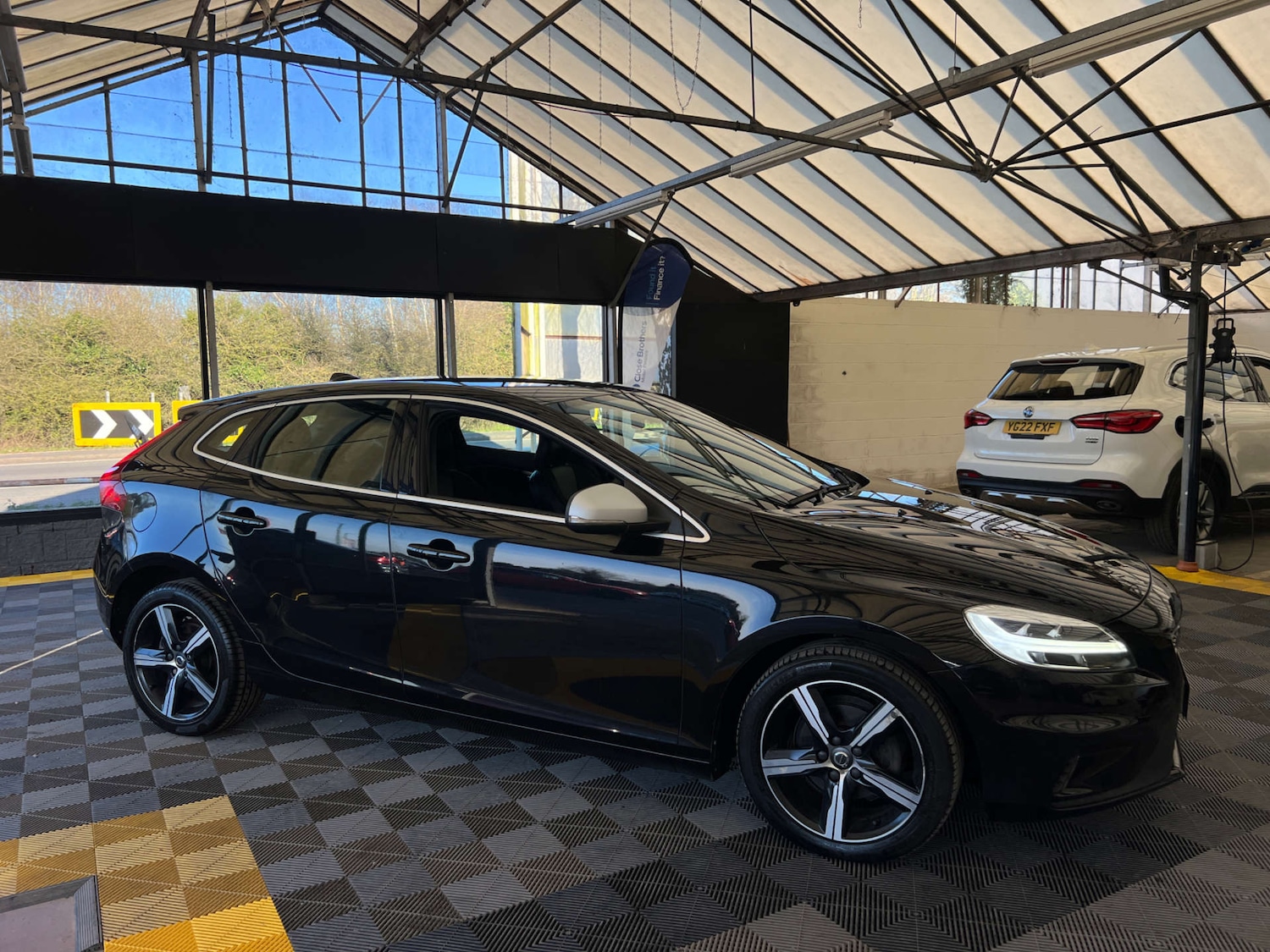 Used Volvo V40 2017 for sale - 77946393: Photo 3