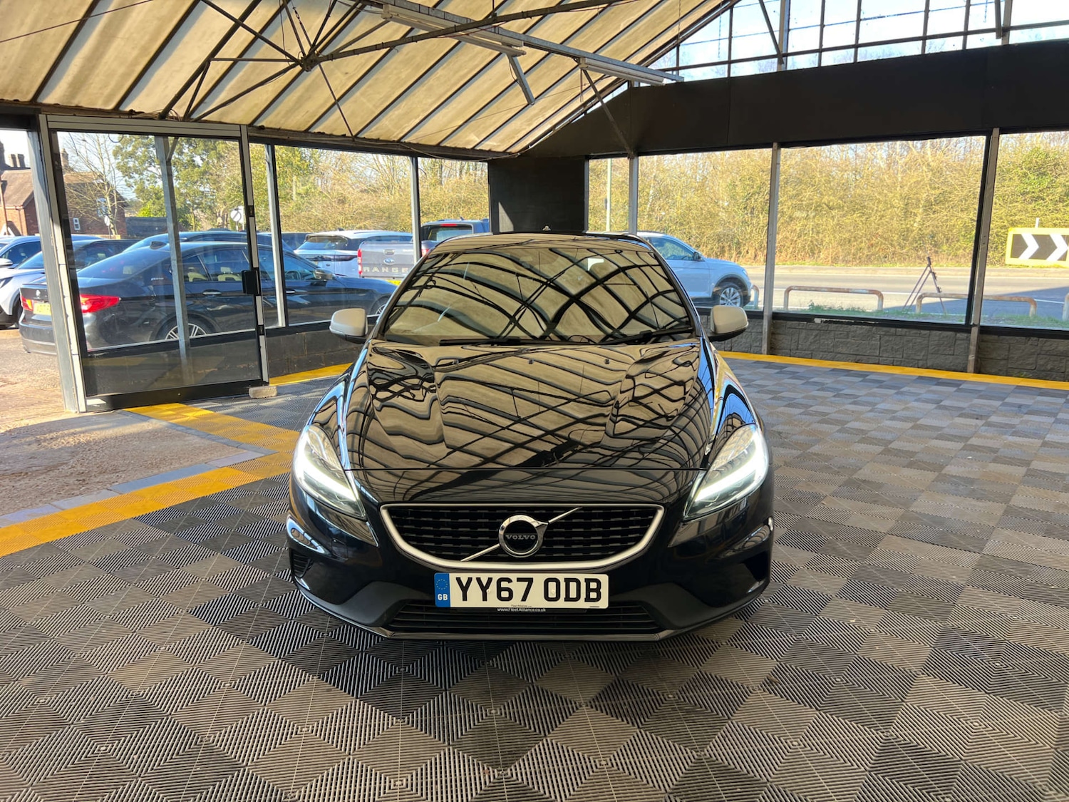 Used Volvo V40 2017 for sale - 77946393: Photo 4