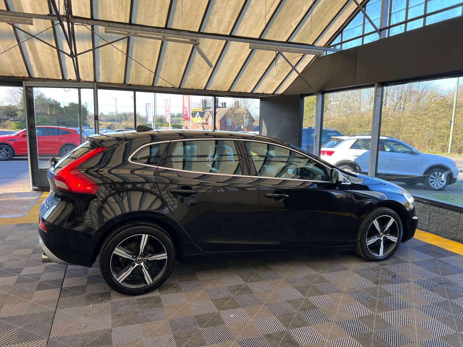 Used Volvo V40 2017 for sale - 77946393: Photo 9
