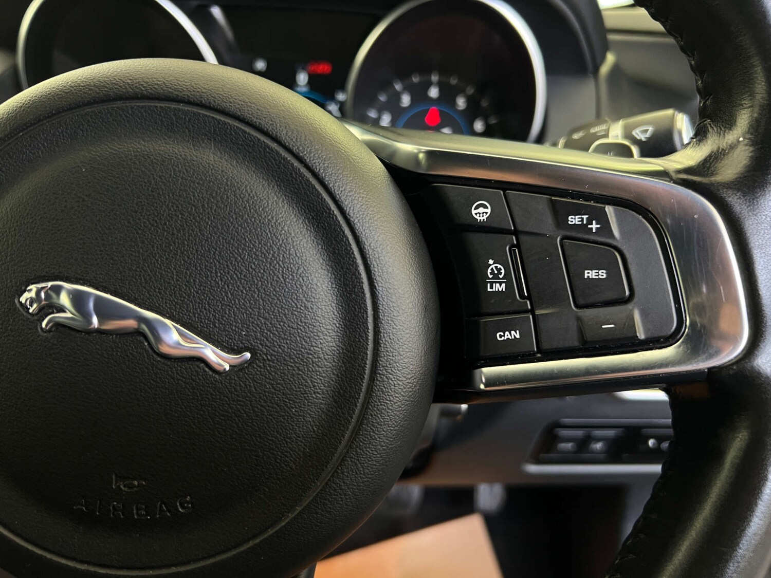 Used Jaguar XE 2017 for sale - 77529384: Photo 16