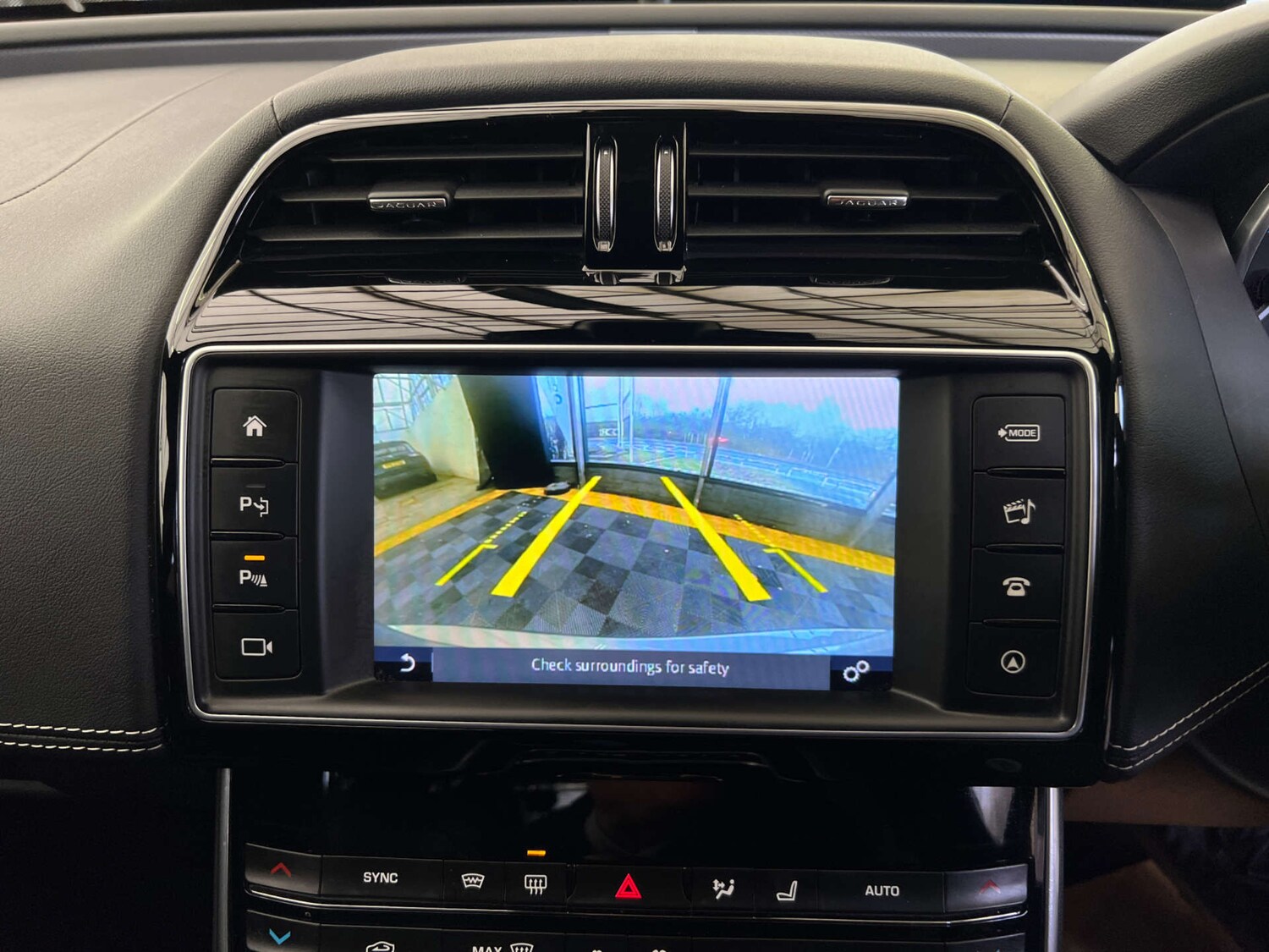 Used Jaguar XE 2017 for sale - 77529384: Photo 23