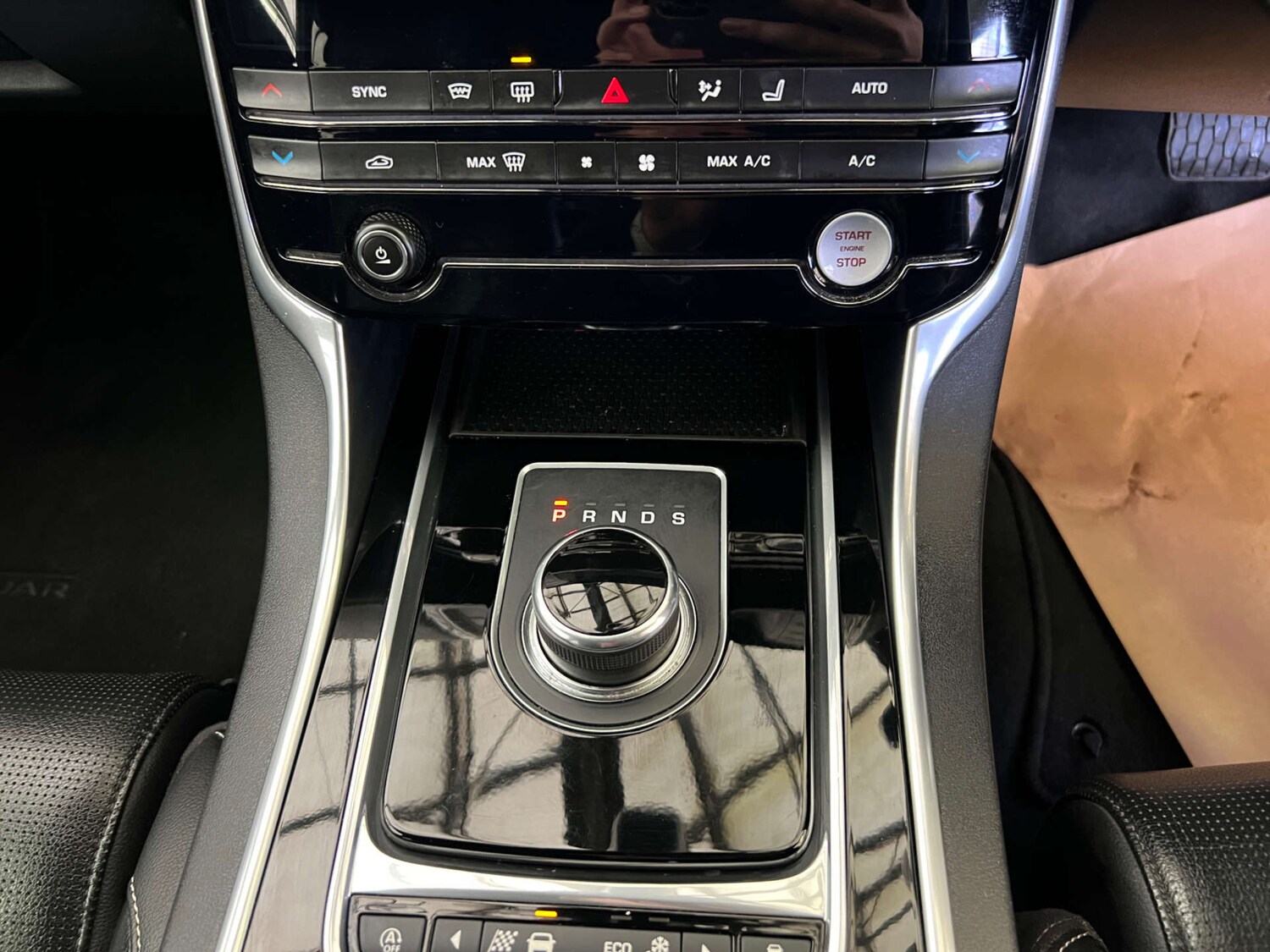 Used Jaguar XE 2017 for sale - 77529384: Photo 24