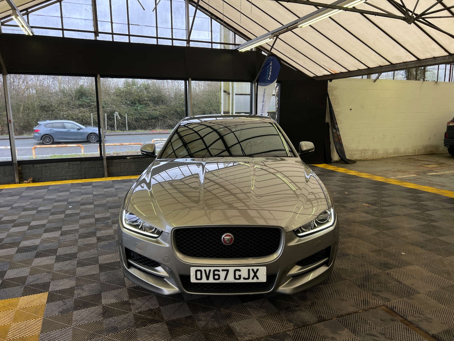 Used Jaguar XE 2017 for sale - 77529384: Photo 3