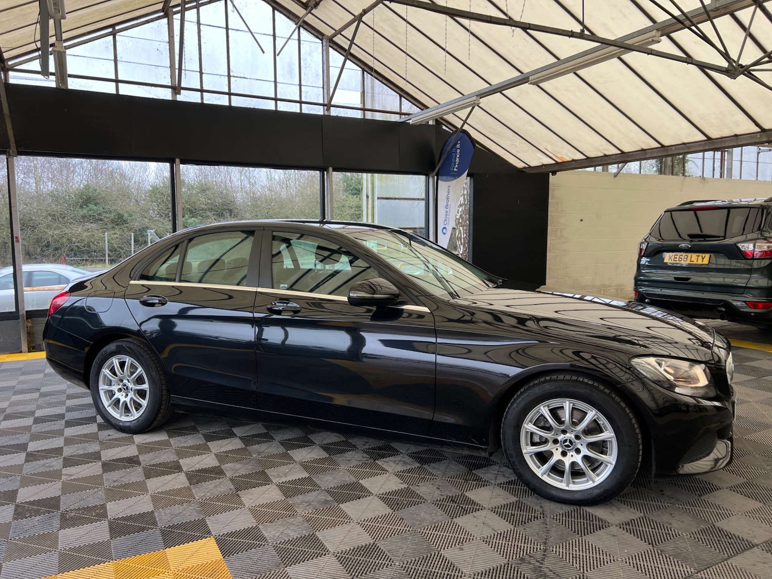 Used Mercedes-Benz C Class 2018 for sale - 77789093: Photo 3