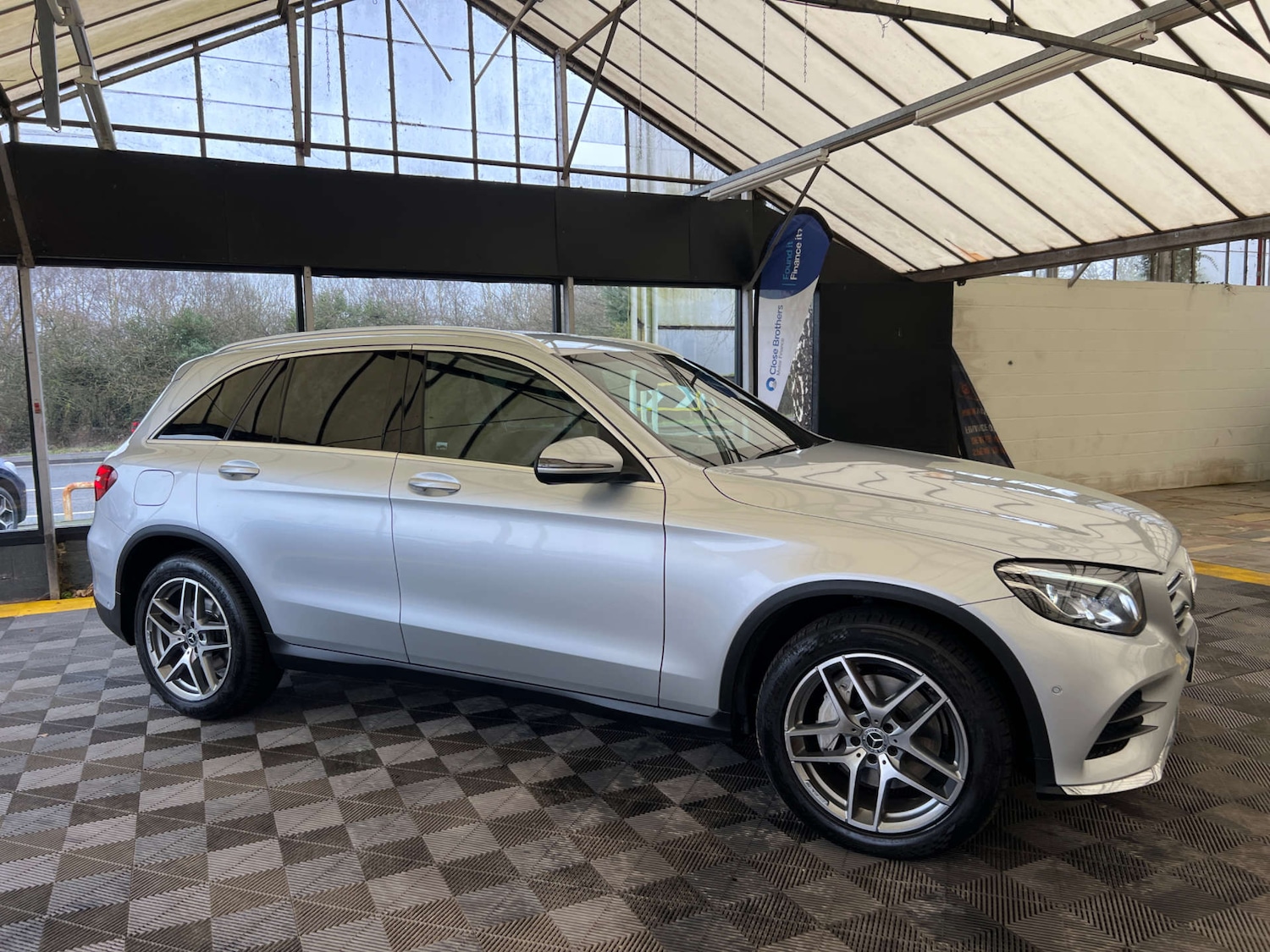 Used Mercedes-Benz GLC 2017 for sale - 77693714: Photo 3