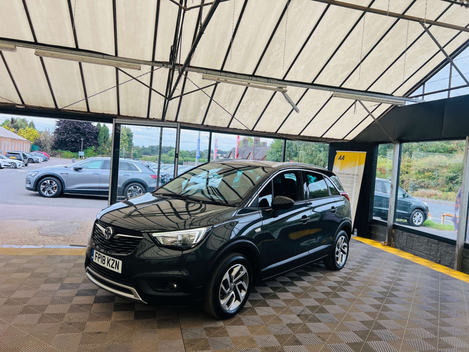Used Vauxhall Crossland X 2018 for sale - 76565656: Photo 4