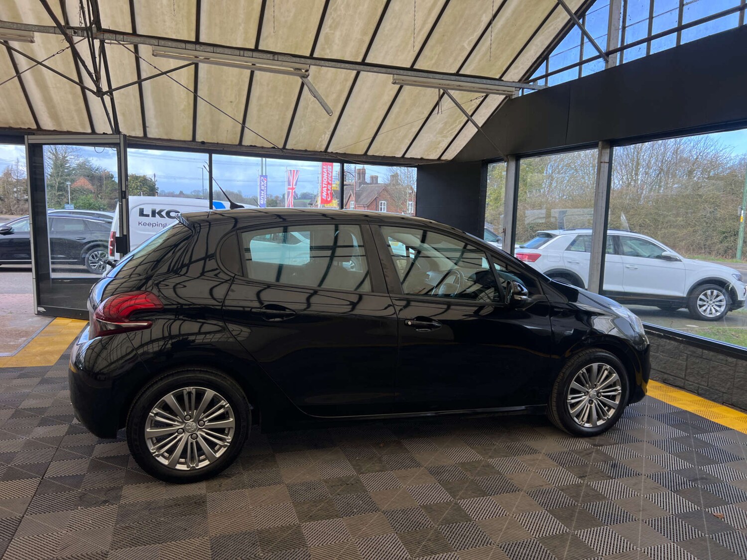 Used Peugeot 208 2019 for sale - 77888839: Photo 8