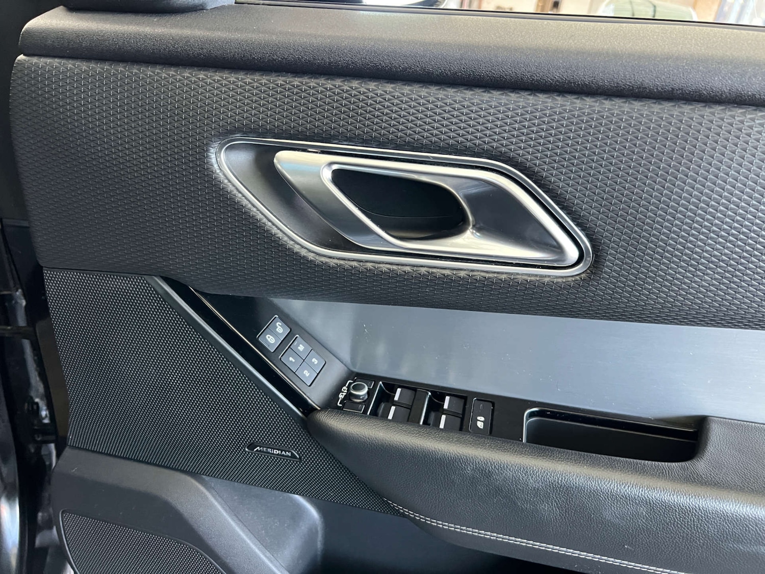 Used Land Rover Range Rover Velar 2018 for sale - 76940206: Photo 16