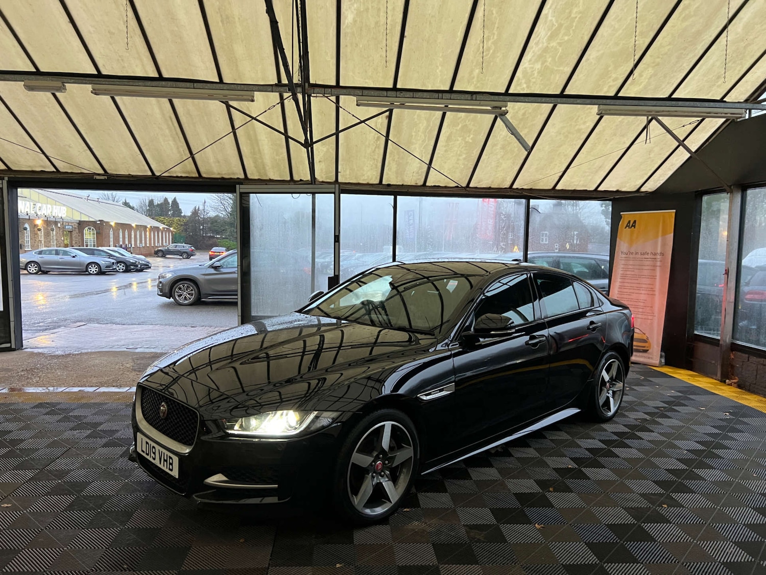 Used Jaguar XE 2019 for sale - 77022597: Photo 4