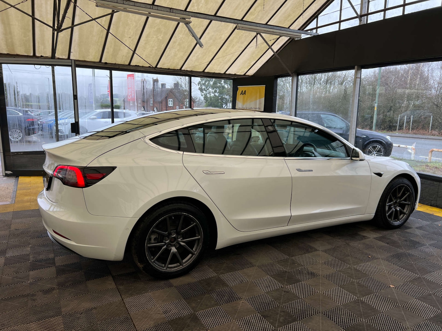 Used Tesla Model 3 2020 for sale - 77392210: Photo 8