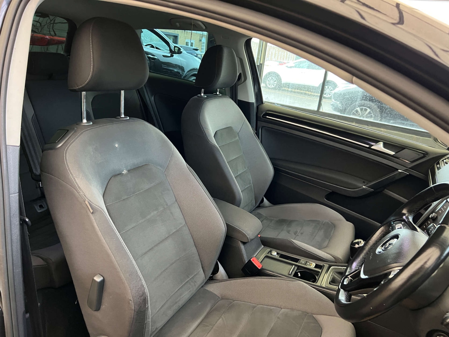 Used Volkswagen Golf 2017 for sale - 76601897: Photo 11