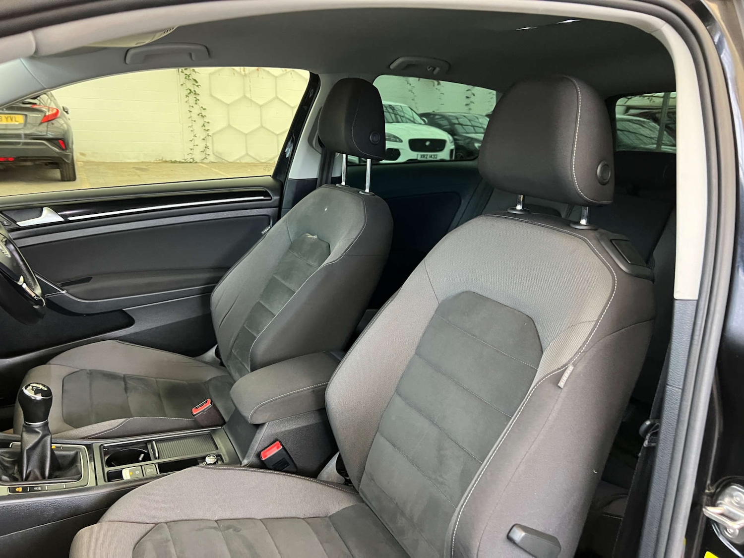 Used Volkswagen Golf 2017 for sale - 76601897: Photo 22