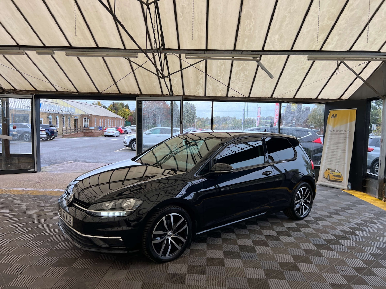 Used Volkswagen Golf 2017 for sale - 76601897: Photo 4