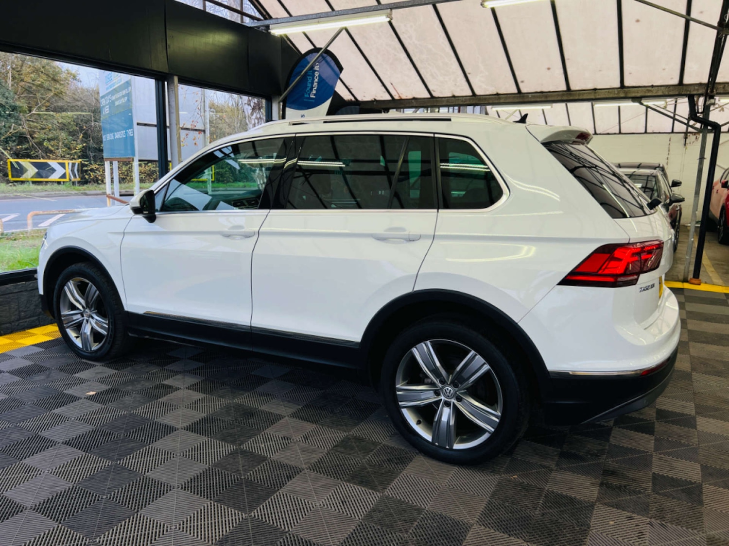 Used Volkswagen Tiguan 2017 for sale - 77170362: Photo 7