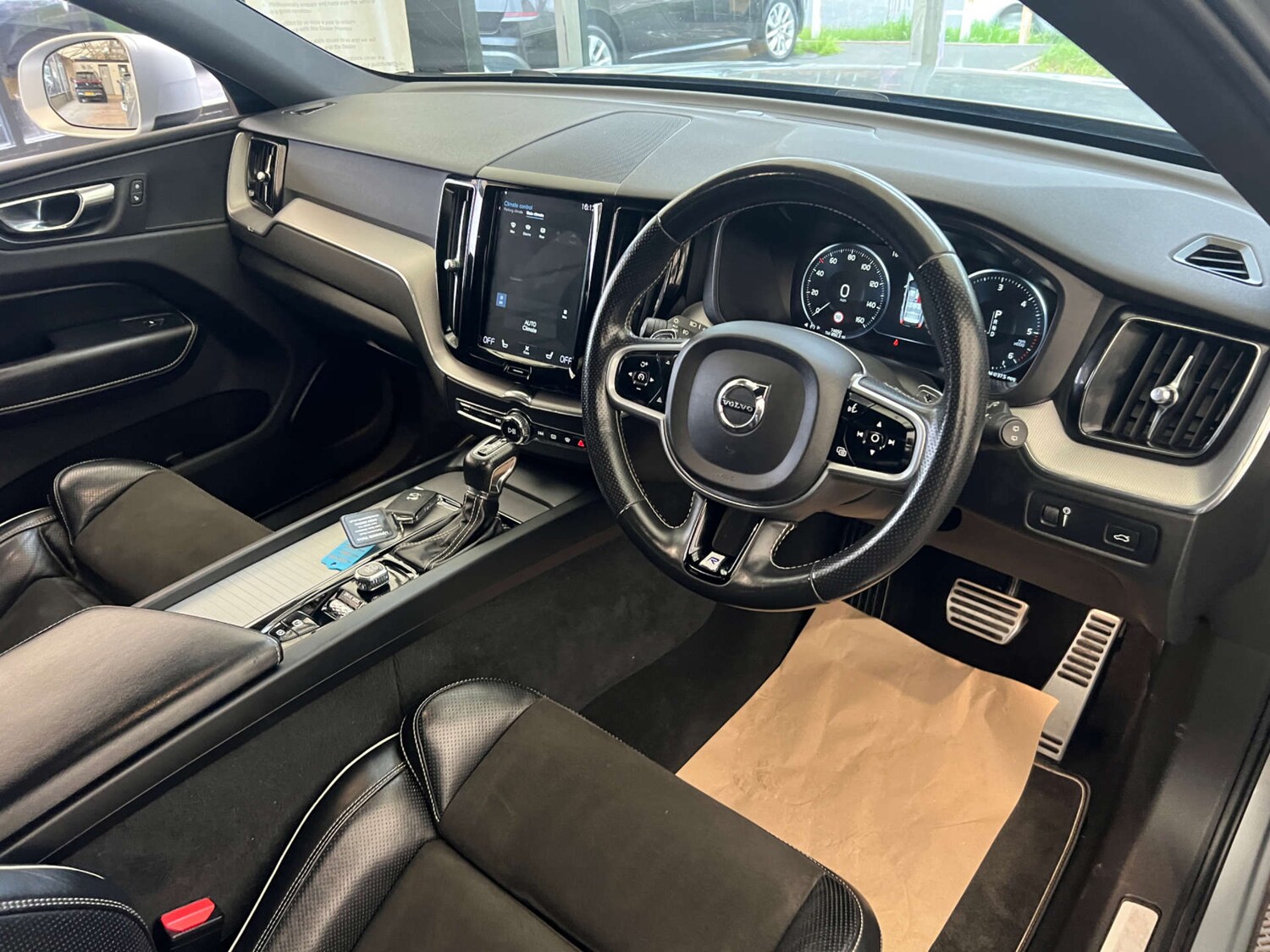 Used Volvo XC60 2017 for sale - 76311253: Photo 11