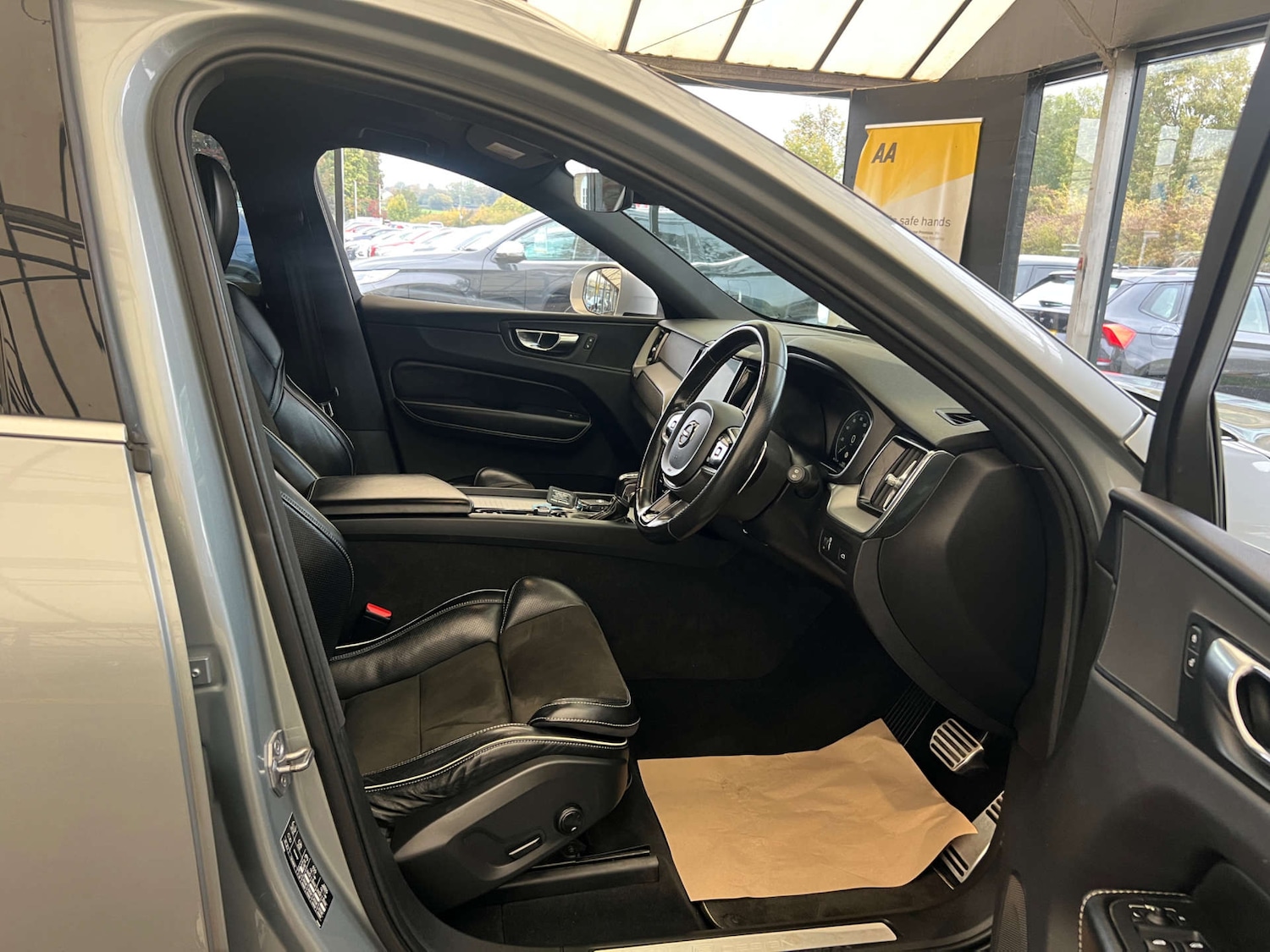 Used Volvo XC60 2017 for sale - 76311253: Photo 9