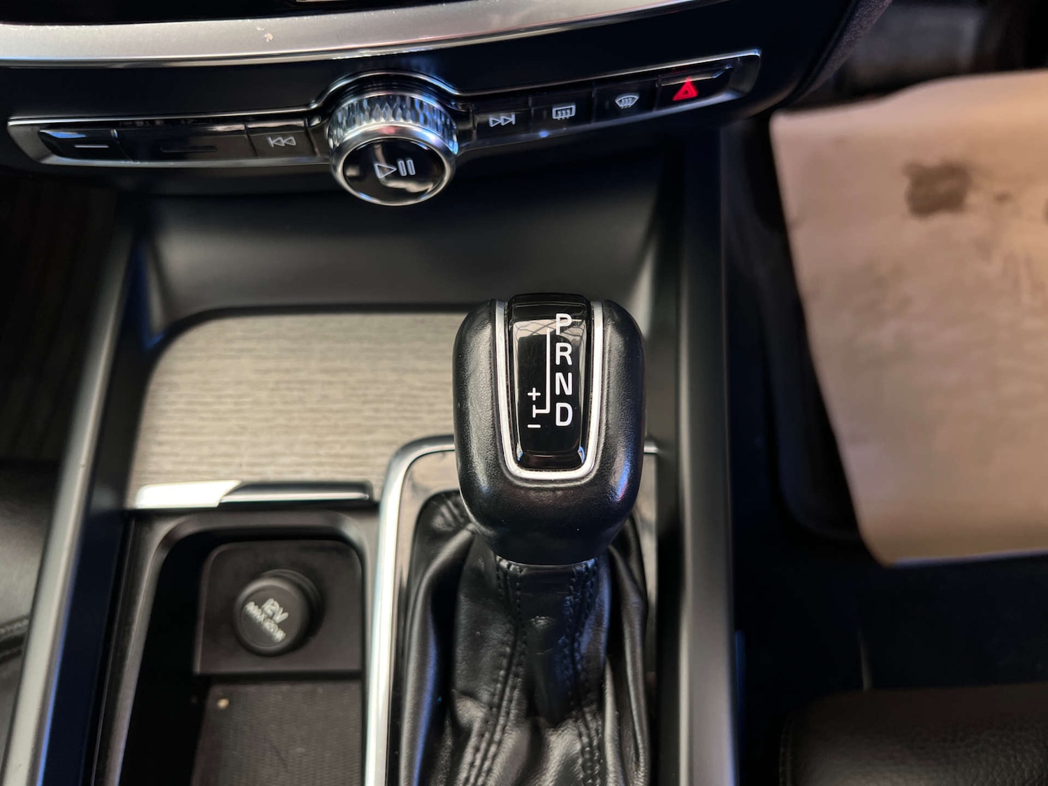 Used Volvo V60 2019 for sale - 77931935: Photo 20