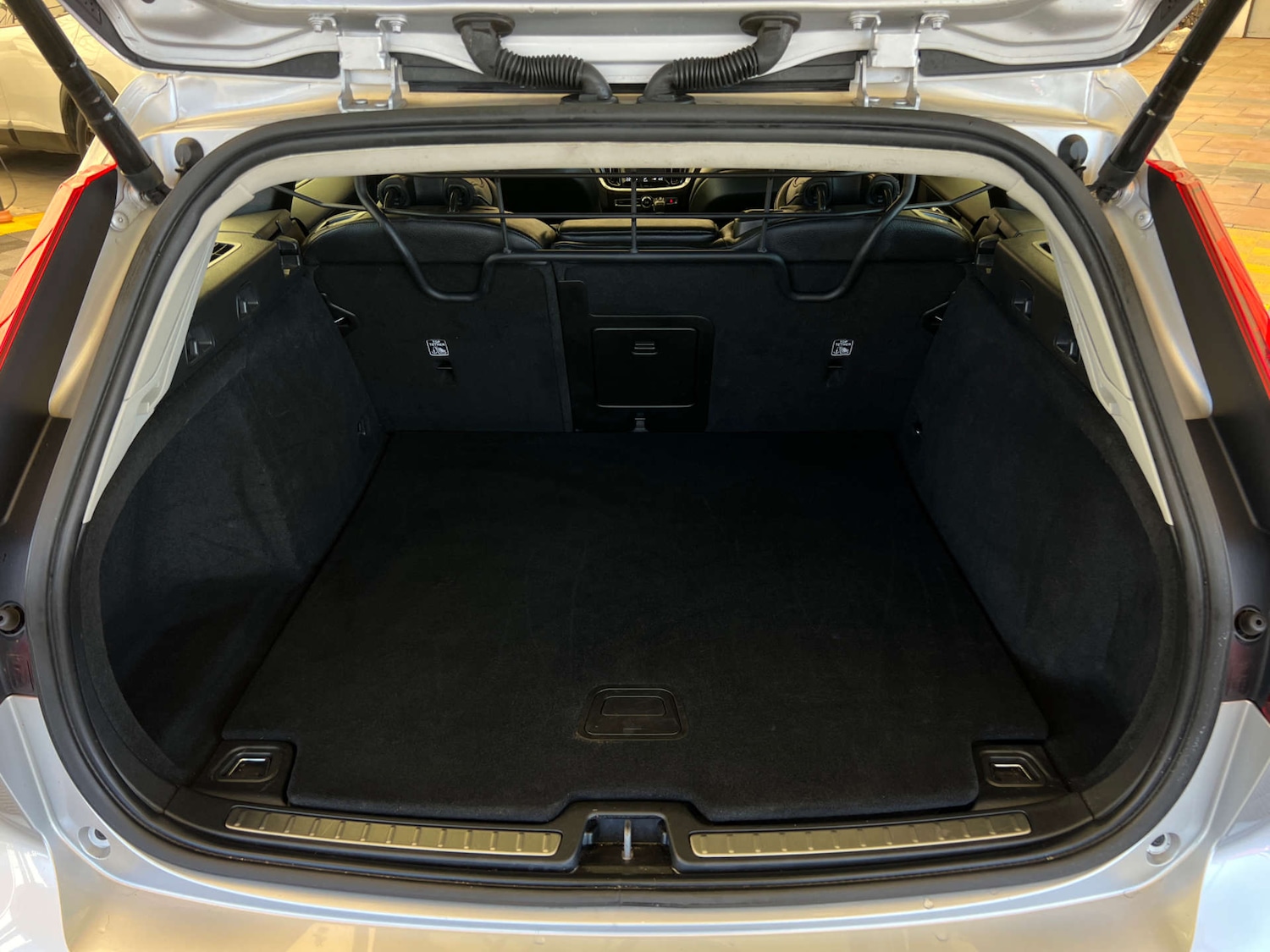 Used Volvo V60 2019 for sale - 77931935: Photo 26