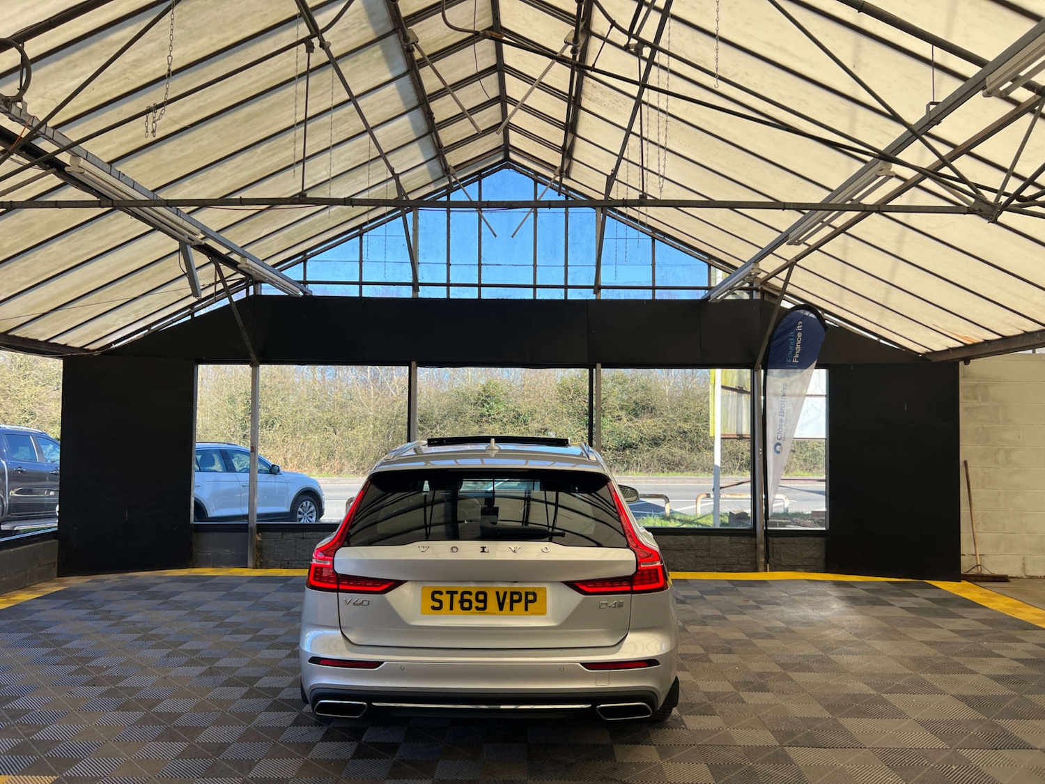 Used Volvo V60 2019 for sale - 77931935: Photo 5